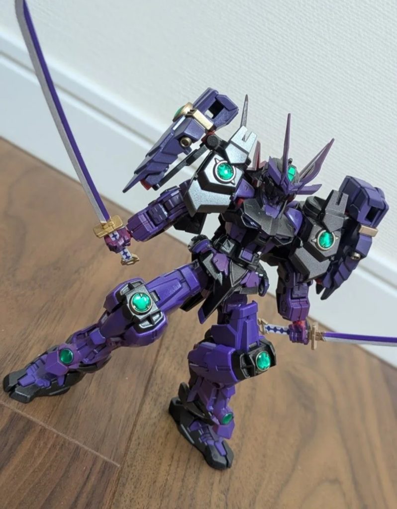 緑のシールにレジン入れてみました(gundam-kao3)