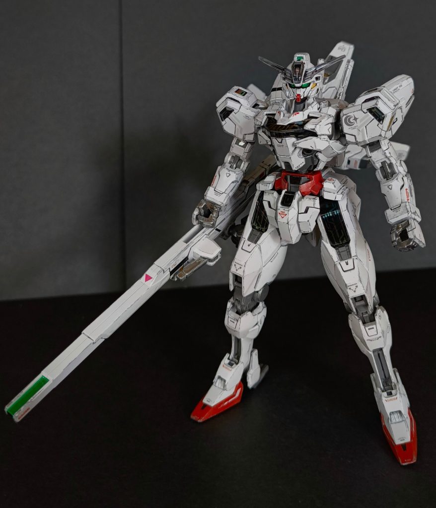コレを選ぶのに、いろんなガンプラを見て回ったのですが、ガンダムの中でもダントツでスタイリッシュなキャリバーンを選びました女性主人公が乗る機体だからか、とてもキレイで、どこかグラマラスな感じが気に入りましたしかも、お安い☺️　彗星の魔女シリーズはデザインが独特な為ですかね〜？