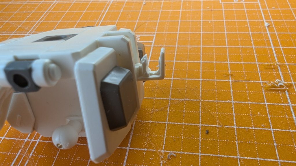 腰の弾倉も、5号機に元々あるフックに懸架できる様にしたので取り外し可能です。