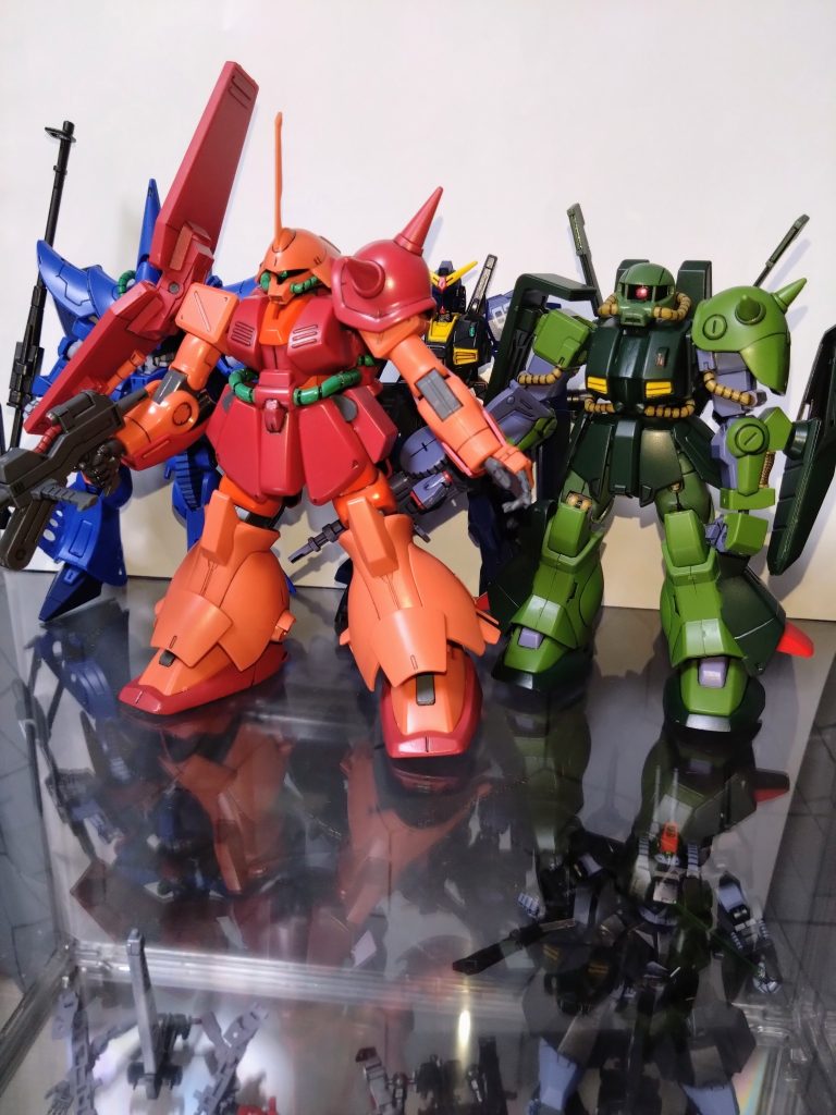 他のティターンズの機体と共に。