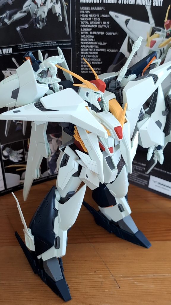 作品名：クスィーガンダム<p>素組完了！ 肩のビームサーベル届くのか組み立てながら気になってたけど両方ともしっかり掴める可動域さすがバンダイ</p>
