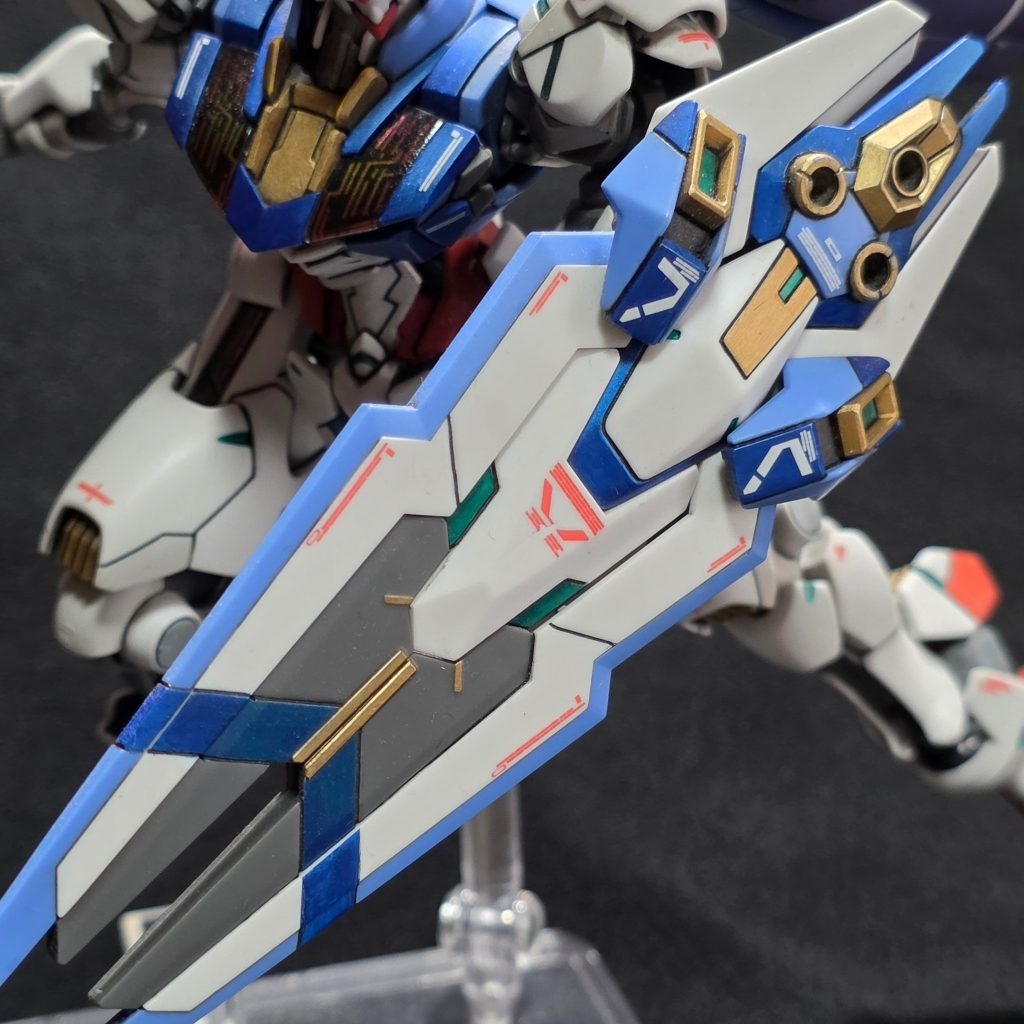 ガンビットはシールド形態の方が収まりがよい