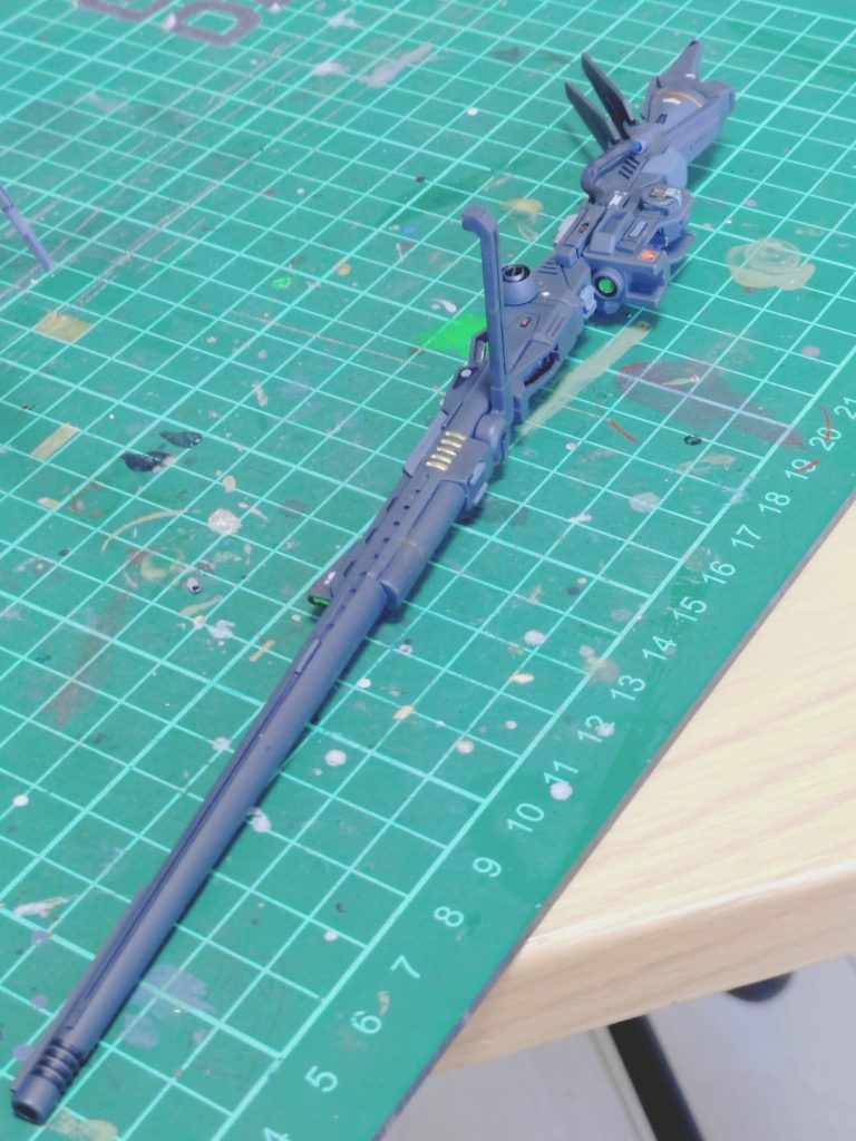 旧Ｆ９０？のランチャーを使ってこのスタンド用の補助パーツを合わせてセンサー部分に見立てました。
