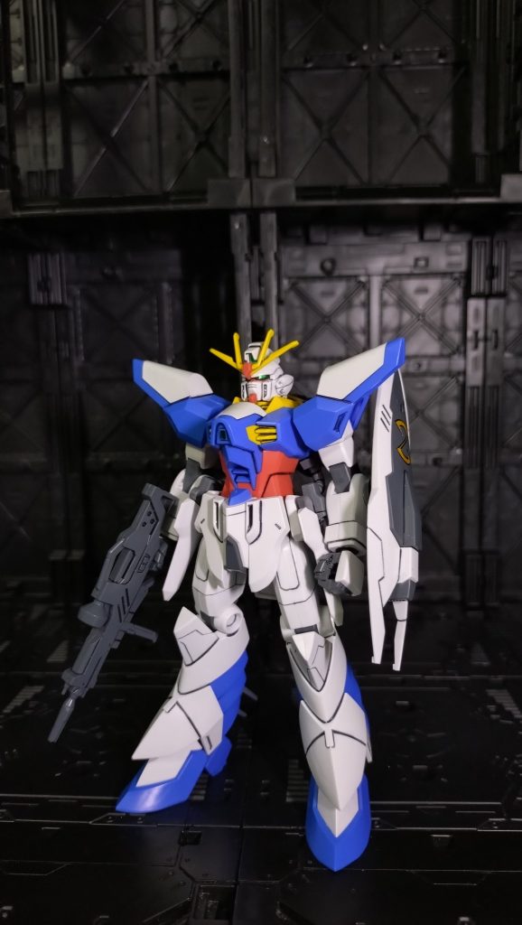 ドレッドノートガンダム フロント頭部、肩、胸部の所は用意されていたシールを使い、頭部と胸部センサー、シールドのZの所はガンダムマーカーで部分塗装しました。