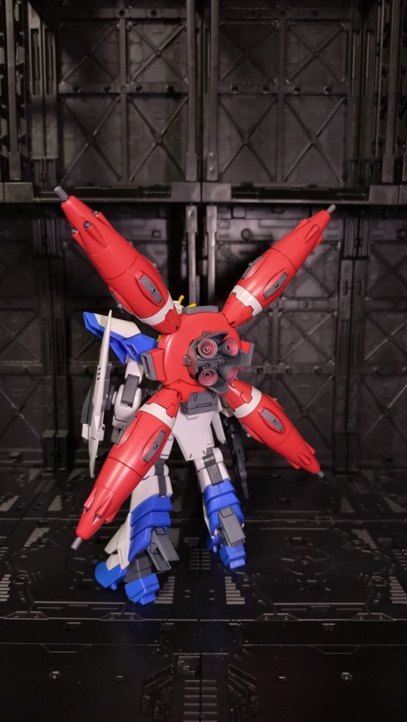 リアーバックパックのドラグーンはスラスターと砲門の所はガンダムマーカーのグレーで部分塗装しました！白い所はシールです。