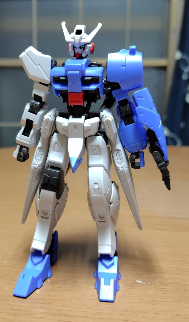 フロント。フレーム同然と変わり果てて様々なジャンクパーツ(左腕がロディの装甲)で補修された結果、左右非対称の四肢となってる。