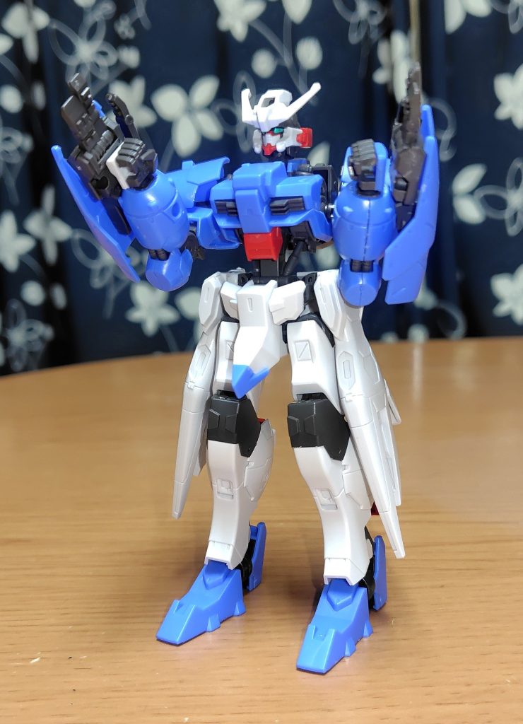 両腕にサブアームのガントレットでの肉弾戦。