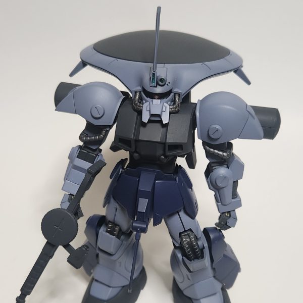 キットの胸ダクトがモールド緩かった(画像3)ので、プラ板で作ったものの(画像2)何か違う感でパーツを彫り削りして調整して(画像1)自己及第点としました。他に胸幅増しや腕の延長をしました。少しスタイル良くなってきたと思えます。(画像4.キットぱち組み、画像5.工作後現在)ここで一旦ストップして、参加したかった企画のHGザクIIF2の続きをしたいと思います（5枚目）