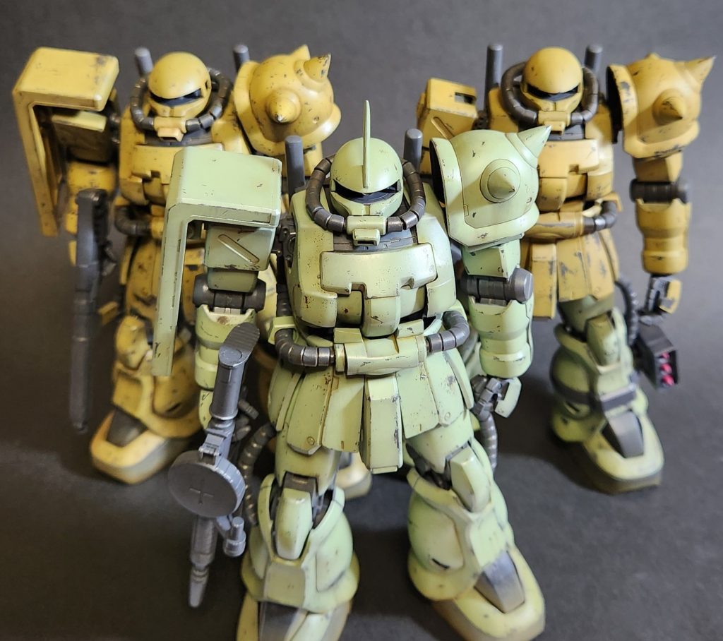 この三機で並べる事が叶って凄く嬉しいです。キンバライト基地隊は完結と思いますが、劇中で頭部にアップリケアーマーを着けた機体もあるので、またいつか制作し始めてしまうかもしれません。それ程に「熱砂の攻防」は私にとって記憶に強く残るエピソードでした。
