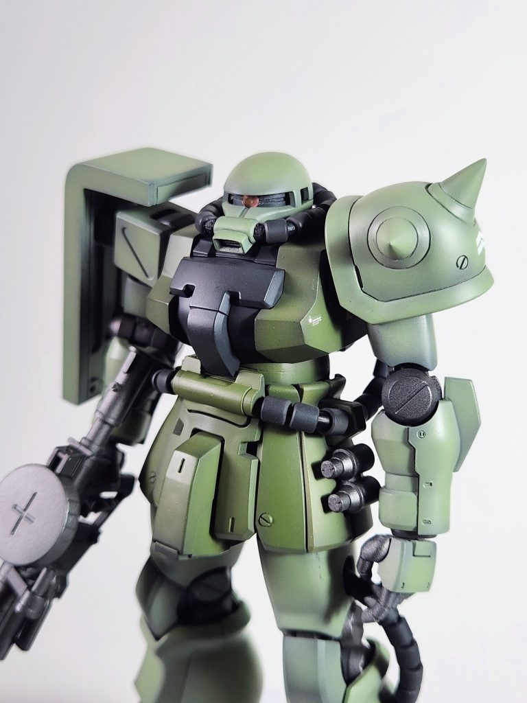 機体各所に少しだけディテールも追加したりしました。またカトキハジメ氏デザインのF2の魅力は、曲線部と直線部が見事に融合されている事も関係あると思いましたので、直線部を出来るだけ真っ直ぐに整面し、シルエットにメリハリを持たせました。