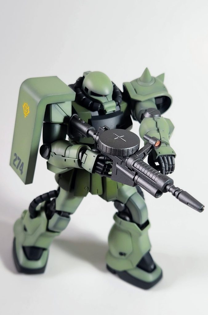 ザクマシンガンも気合い入れて作ったので、よく見ていただけるように撮影しました。全開自己満足仕様のF2になりました♪