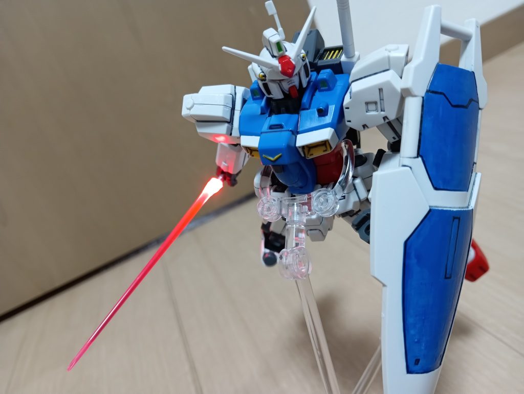 初期のHGだからなのか、付属するビーム・サーベルがクリアパーツじゃないのでミライトや他のHGのビーム・サーベルを使います。