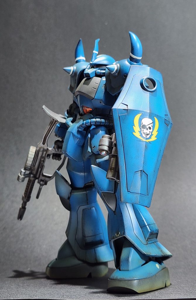 デカールはガンダムデカールの外伝のジオンセット、モノアイと照準機はHQパーツのドームを使用しました。