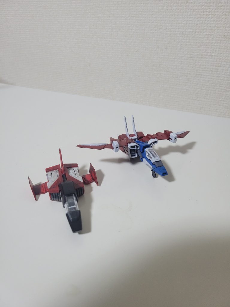 たぶん、完成したら面倒くさいのでGアーマーにして終わりだから見ることのないコアファイター納め。新旧揃い踏み！早くナラティブも完成させたい😇