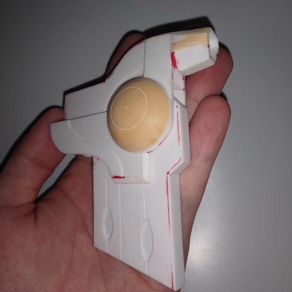 GUNSTAに制作中の作品の進捗を投稿する機能があることを今知ったので投稿現在は少々の粗は無視して一先ず形にすることを優先しています。そしてその進行具合ですが、本体は概ね形になり、あとはヴァリアブルビームランチャーとビームライフルの作り直しを残すのみです。それが終わったら粗を正し、ディティールアップの詰めの作業に入ります。（4枚目）