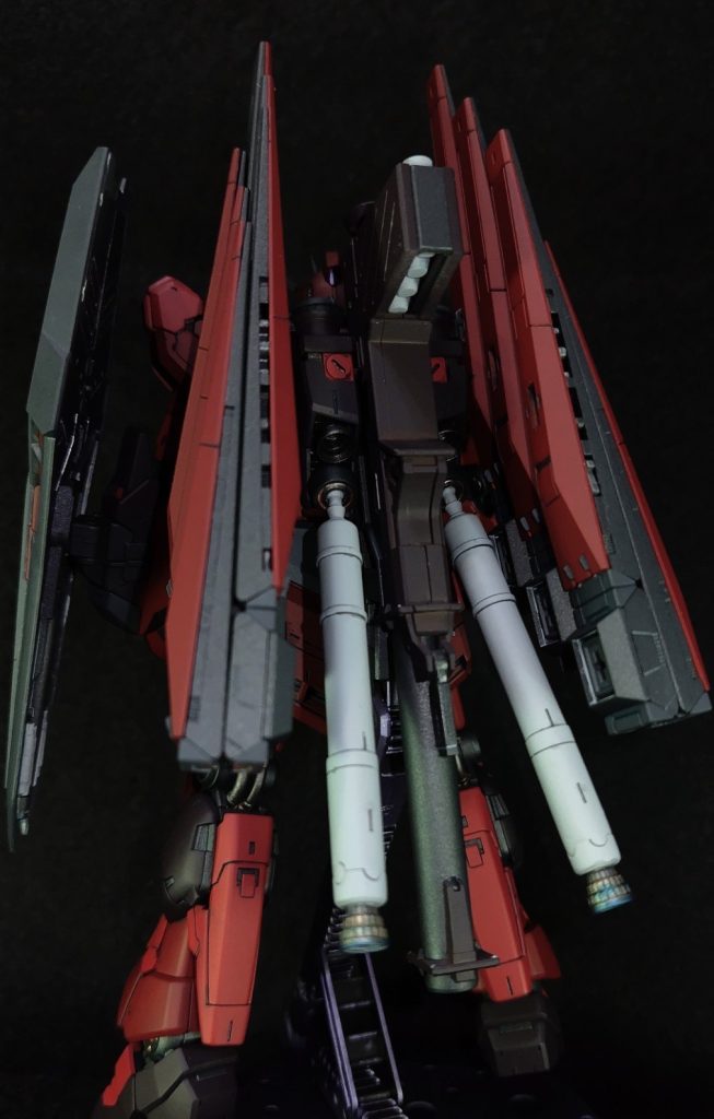 プロペラントタンクを追加し高機動機に見える様にしてます。ネオジム磁石を使用しているので取り外し可です。