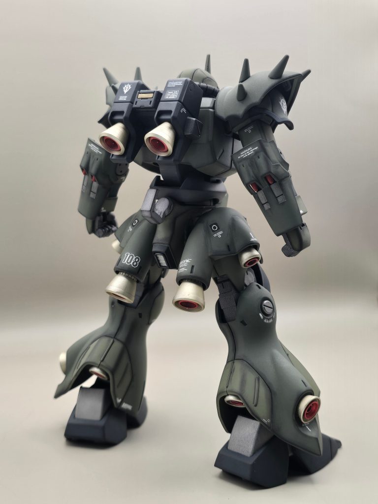 バーニアは内部にサイズの小さいバーニアパーツをメタリックレッドに塗って入れて接着。