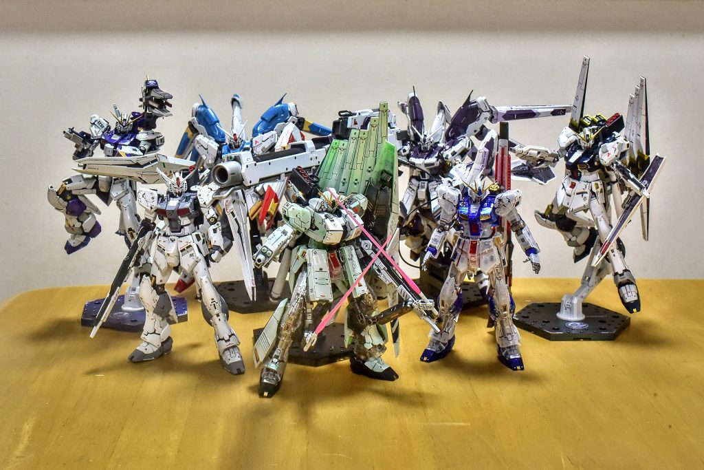 最後は我が家のRGνガンダム系列勢揃いで。それはそうと、本日８月３１日でお台場のユニコーンガンダムの展示が終了です。そこに在るのが当たり前過ぎて、展示が終わる時が来るとは思ってもみなかったと言うのが正直なところです。９年間ありがとうございました。それでは皆様ご唱和下さい。ユニコォォォォォン！最後までご覧いただきありがとうございました。