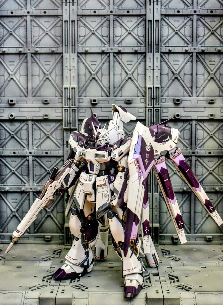私はνガンダムの強化プラン、色紫、迷彩無し派です。書いててなんか二郎系の注文みたいに思えてきてしまいました。
