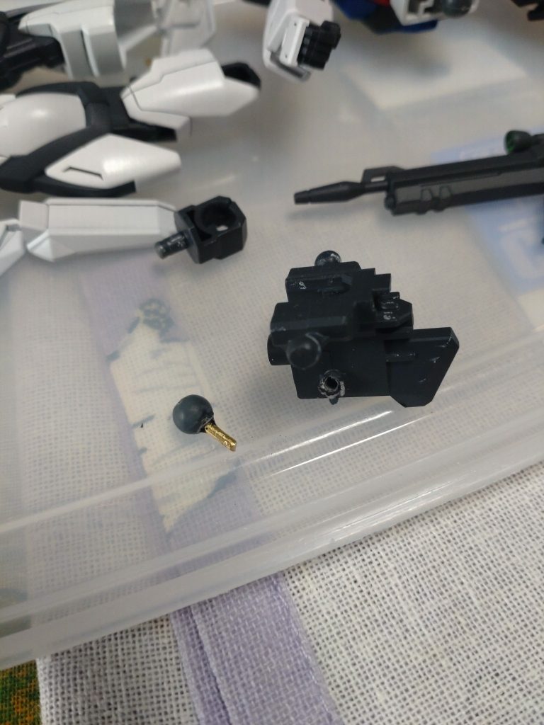 1.5mmピンバイスで穴あけて真鍮線ぶち込んで強化補修出来ました＼(^o^)／