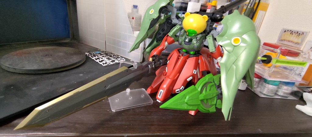 ただ最終的にはコレの中に入るので完成はまだ遠い使用カラー全体ピンクサフアルティメットホワイト→ステラパールホワイトステラレッドステラピンク目だけプリズムマグマレッド