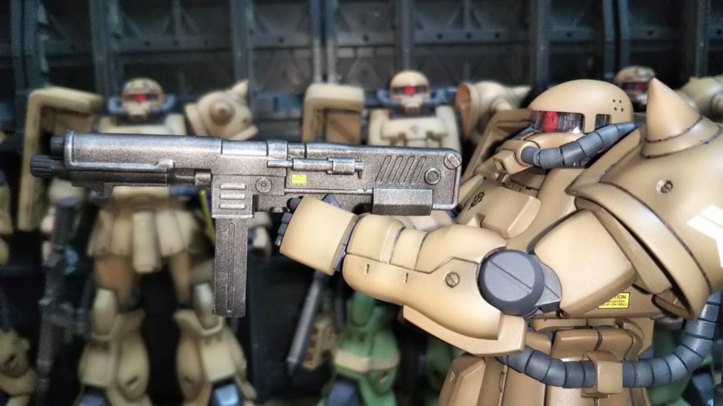 サブマシンガン装備