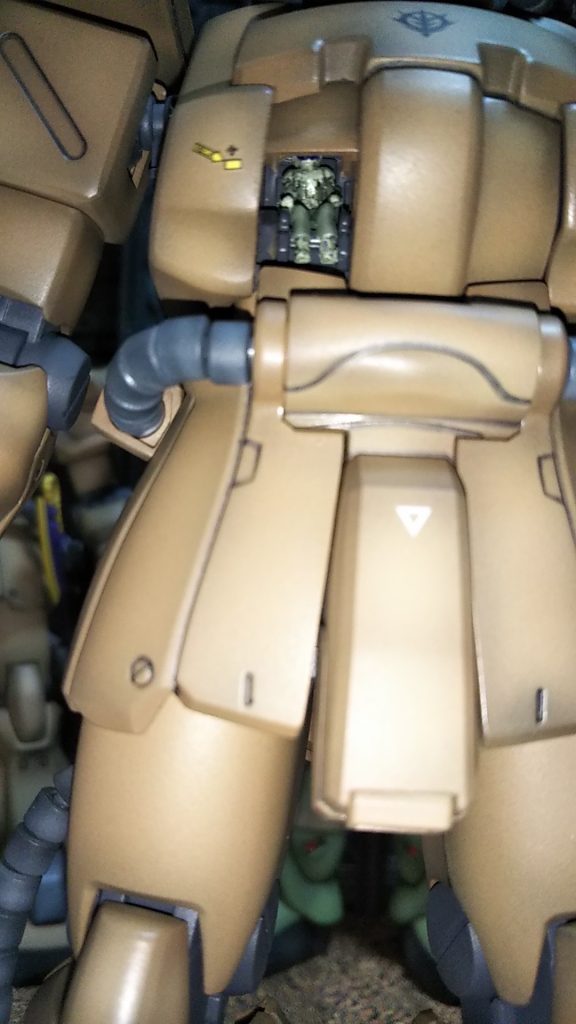 このキットにはパイロット（ジオン軍残党兵ハインツ）がついています。