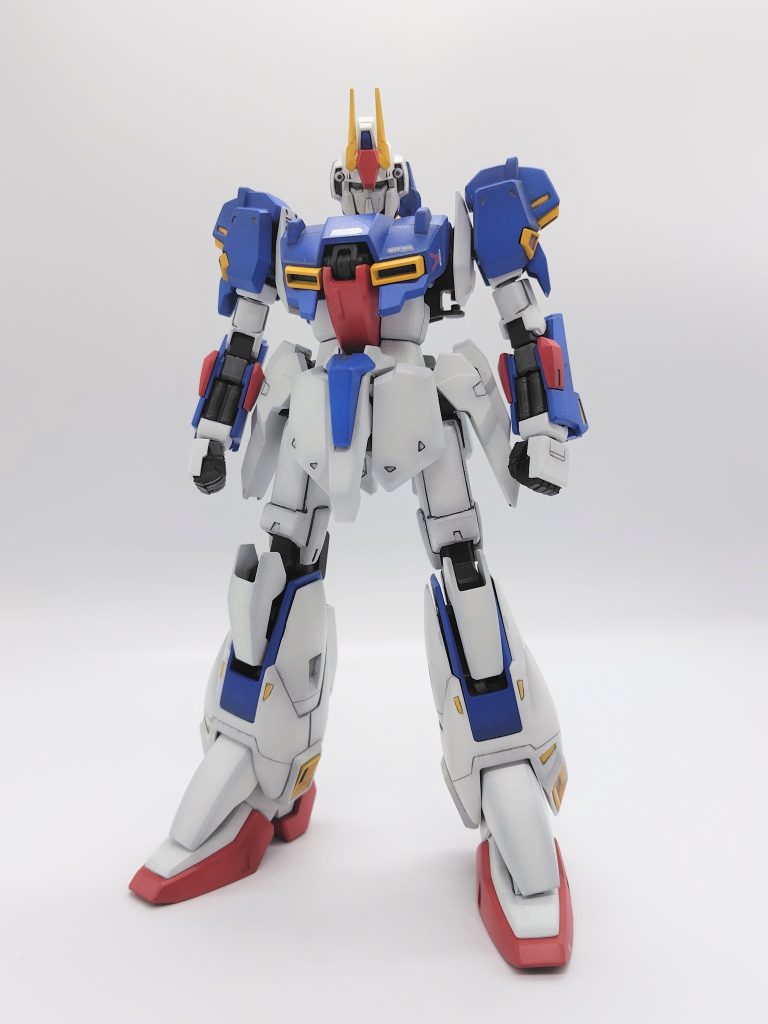 MS形態。今回はウェーブライダー形態で固定を前提に製作したので、変形しやすいように頭部アンテナは変形後状態、背中のスタビライザー・フライングアーマーは組付けてません。変形後見えづらくなる部分へのデカールは貼ってません。ちなみにデカールはZガンダムver.2.0用とガンダムマークⅡver.2.0を使用。