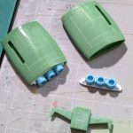 制作中のムサイの続きです。スジボリ追加したりプラパイプでバーニアらしきものを制作[…]