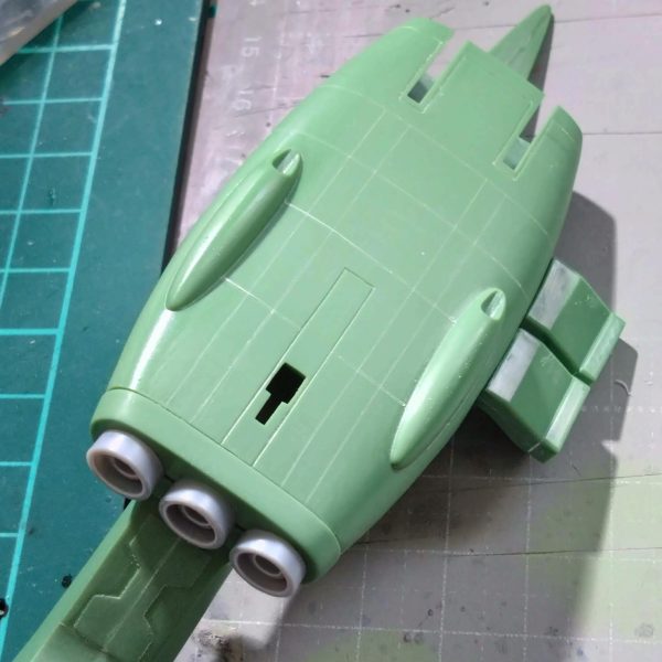 制作中のムサイの続きです。スジボリ追加したりプラパイプでバーニアらしきものを制作。中に入り込む部分はプラ板削り出してからグフカスタムの動力パイプで制作しました。ディティールアップもスジボリくらいしか思い浮かばないなぁ。まだ何かできるか考えてみます。（2枚目）