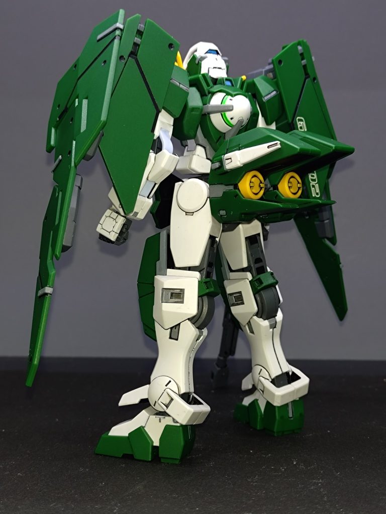 GNピストルやビームサーベルの刃はノーマルには付いていません。GNアームズのデュナメス仕様には有るそうです。