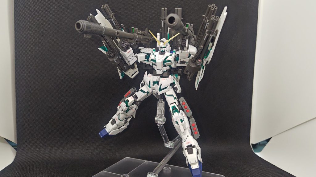 ハイパーバズーカ2丁。最終決戦に挑むガンダムの伝統を踏襲して。