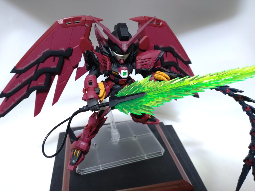 ベースはRGガンダムエピオン。頭部はSD ガンダムエピオンを使用してます。主な改造は首接続部加工、腰部、脚部短縮化して頭身を縮めてます。それ以外はRGのままです。