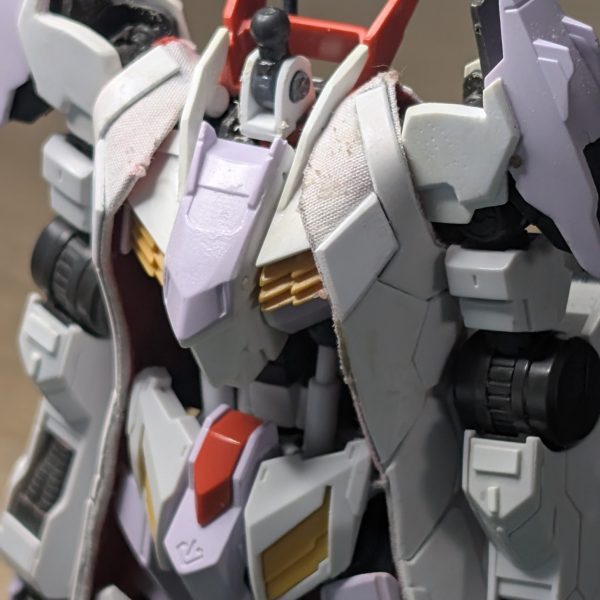 バーバトスアダプトの首を参考にしつつ、元の欠点を改善して仕上げてみました首メカの拡大ショット！実はルブリスウルの首ボールジョイントを流用してます！（2枚目）