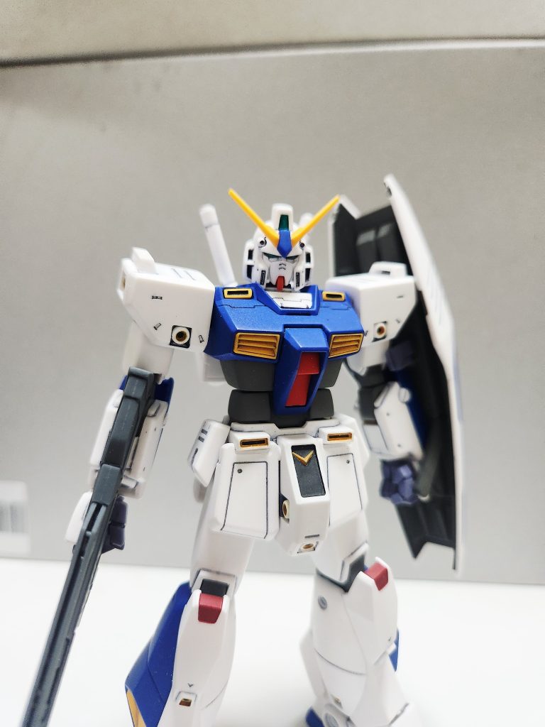 旧キットほど古くなく、最新キットほど動かないので改造にはちょうどいいキットです。上半身の関節と流石に胴体が短すぎるところをメインで改造してます。