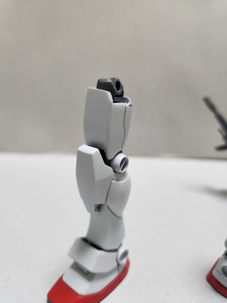 自作したジョイントを隠せるように太もも上部を延長。