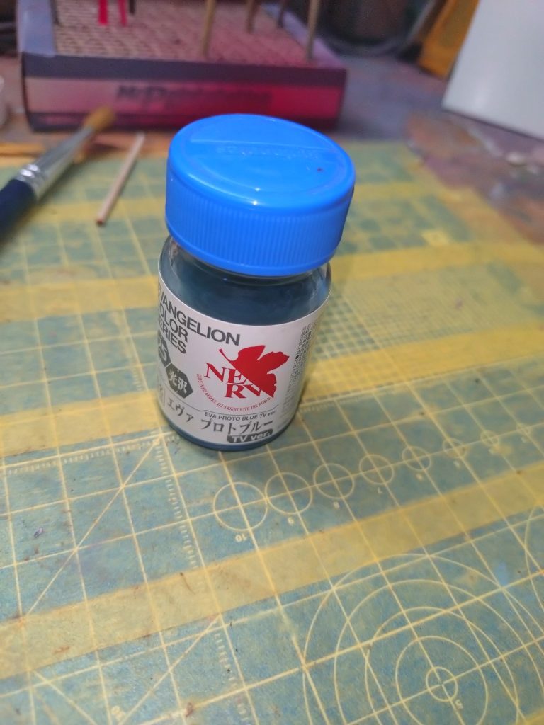 ガイアのエヴァ プロトブルーに決めました。落ち着いた色合いで結構好きです。