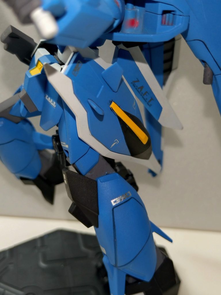 シールドも同じように、磁石で脱着可能です。