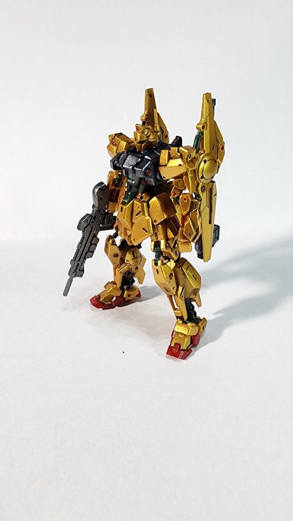 普通っぽいカラーリングで仕上げました。武器類はギラドーガと一緒にガンメタルにしました。
