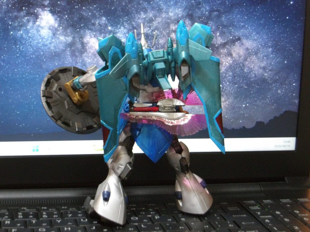 エアブラシをした後に羽のふちを筆で塗りました。