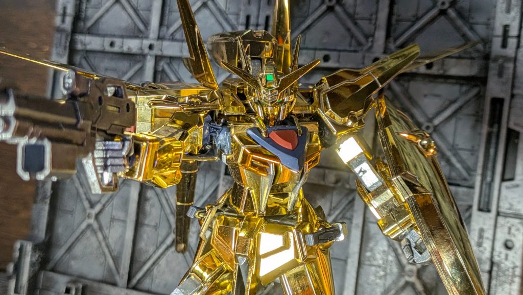 可動域少なめですが、うまくポーズ決まるとかっちょええー(gundam-kao3)