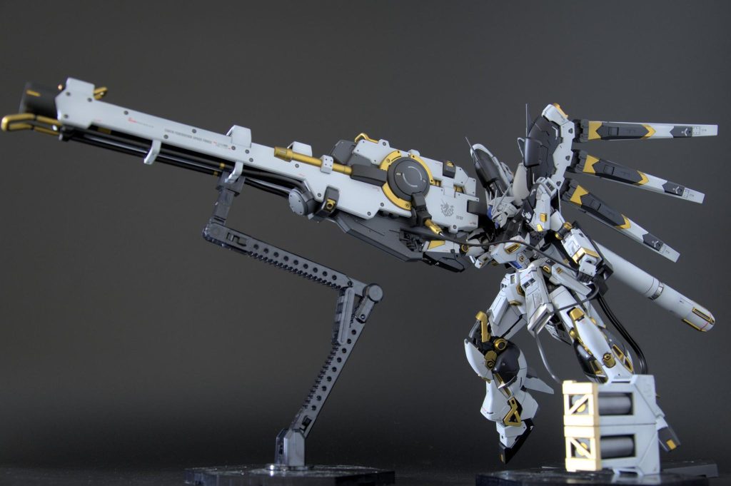RG Hi-νガンダム–4枚目/制作者：Hase205