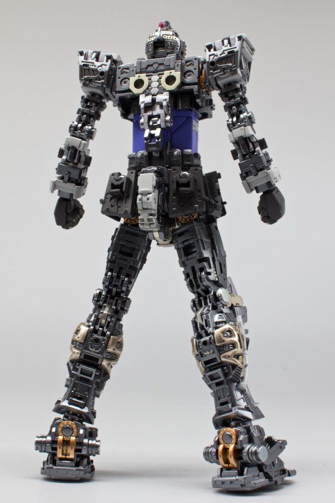 先ずはフレームはこんな感じで、これが1/144て頭おかしいんじゃない？バンダイさん😆凄い凄いとは聞いてましたが、正直「引く」くらい凄かった。。作り始めは完成しないんじゃないかと思いましたメタル系カラーの配色考えてる時間長かったけどそのお陰で今回凄くいい色見つけました！！フレームのメインカラーに使ったガイアのNAZCAコールドスチールメタリックと、肩アーマーや腰アーマーのフレーム等に使ったクレオスのグラファイトブラック、どちらも超気に入りましたが、特に十何年ぶりかに買ったクレオス製品のクオリティの高さに驚かされました！！やはりライバルいると違うのかな？これからも気になるカラーは試してみようと思いました。好みでフレームパーツでも表面に露出する部分が広い部分は外装色としました脹ら脛まわり、肘部、ふんどし後部等