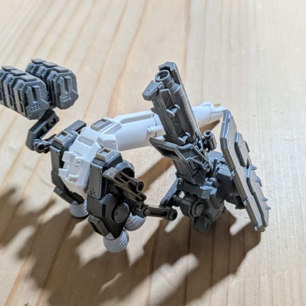 Sガンダムのバックパックをベースにバンダイのオプションパーツでバーニアを大っきいのに換えました！あと背中装備武器にバンダイのアーマードコアキットからミサイルポッドと大型レーザー砲を拝借しました(gandam-hand2)（3枚目）