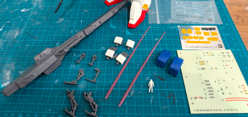 　付属品。ボリュームがあります。これが当時3000円で買えたとは………　