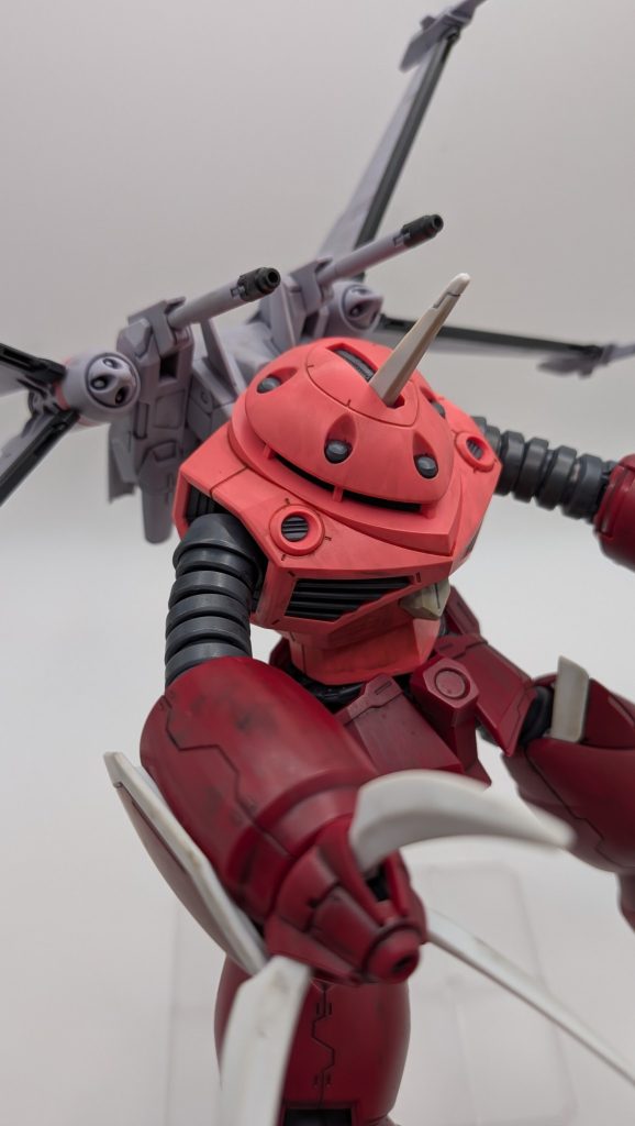 ウェザリングは前回のガンダム同様、トップコート後にリアルタッチマーカーをベタベタと塗って拭き取りました。パッケージ絵のような質感を目指したのですが難しいですね。&nbsp;