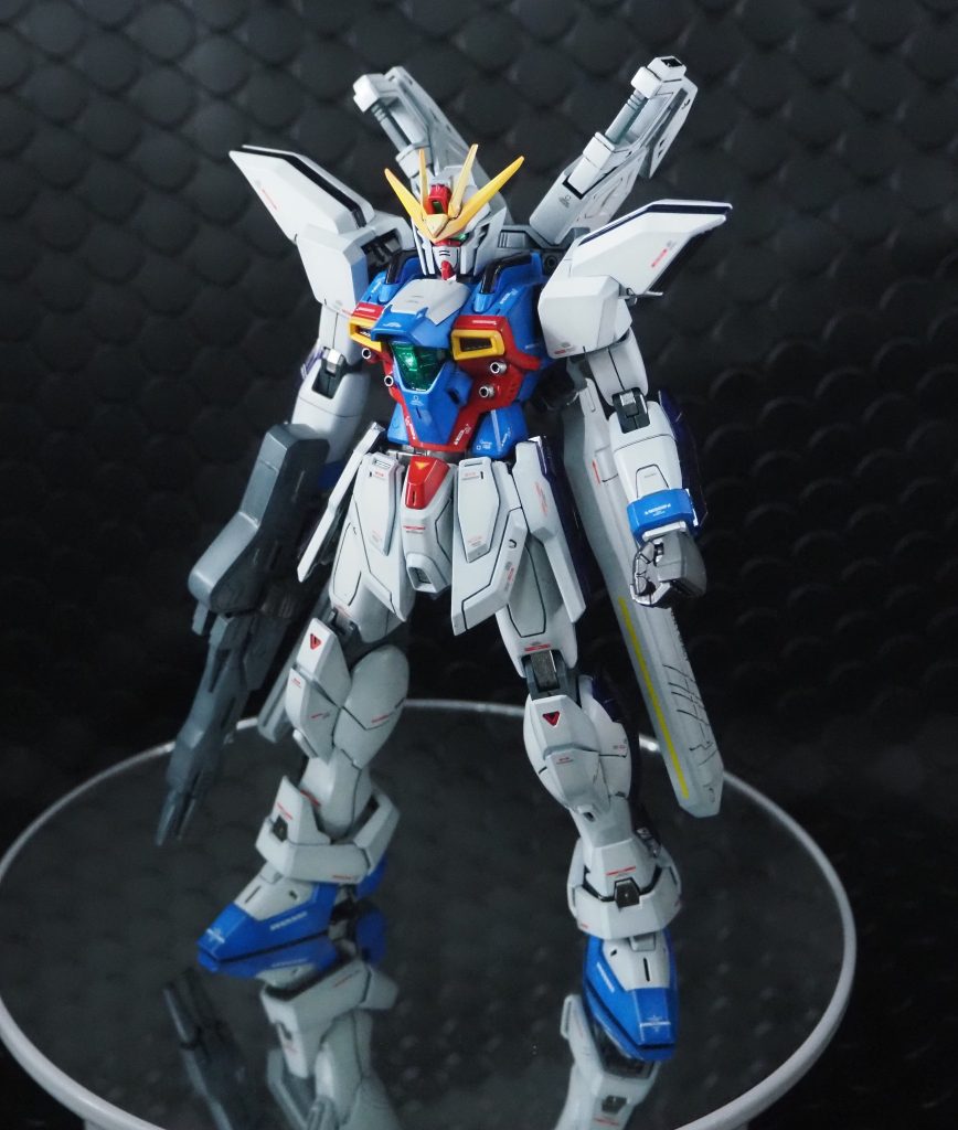 ディバイダー部分は旧キット（?!）の1/100ガンダムXディバイダーより拝借しました。発売年はな、なんと30年前の1996でした。