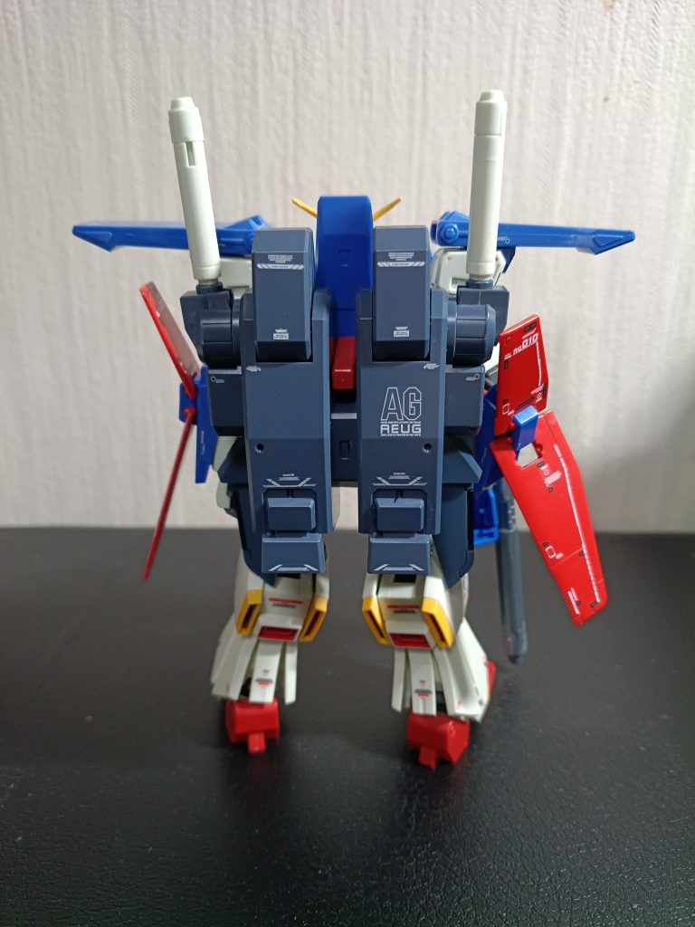 腕のバインダー兼シールドのデカールが1番大変でした💦(gundam-kao5)今回は、余り派手にはしませんでした！シンプルも良さそうだなと思ったので！(zaku-kao2)