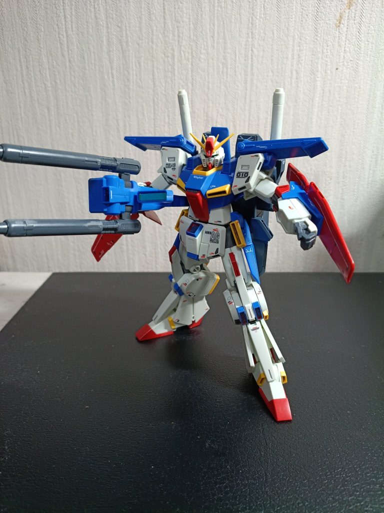 ポージングが思いつかなかったので、旧MGの表紙を参考にしてみました(gundam-kao3)