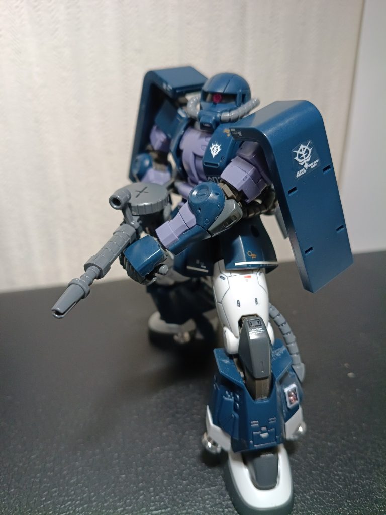最後のポーズは、瓦礫となった戦艦からザクマシンガンをぶっぱなしてるように見せてます(gandam-hand1)次は、ジムⅢを手直ししますのでお楽しみに！！